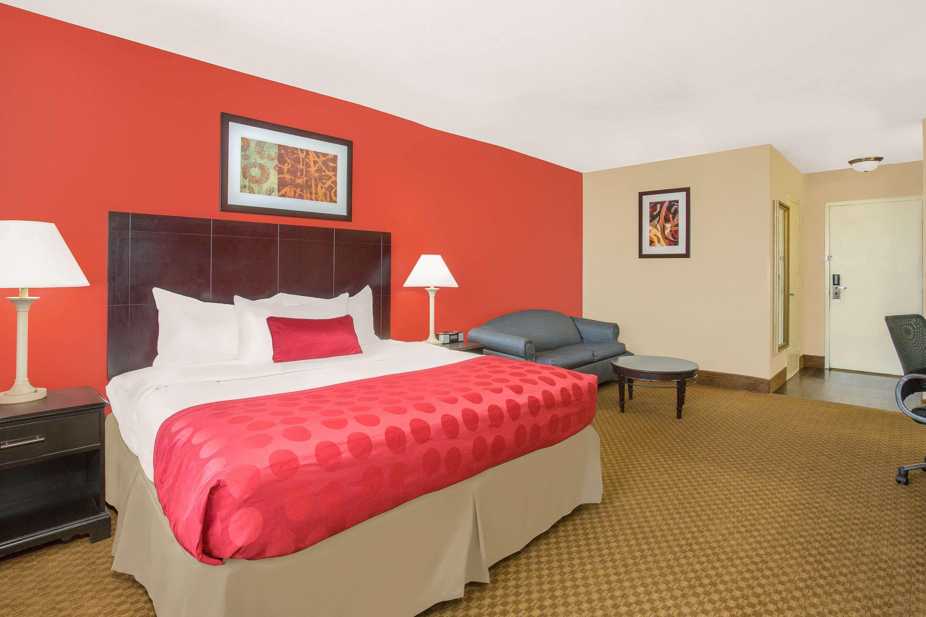 Ramada Plaza By Wyndham Fayetteville Fort Bragg Area מראה חיצוני תמונה