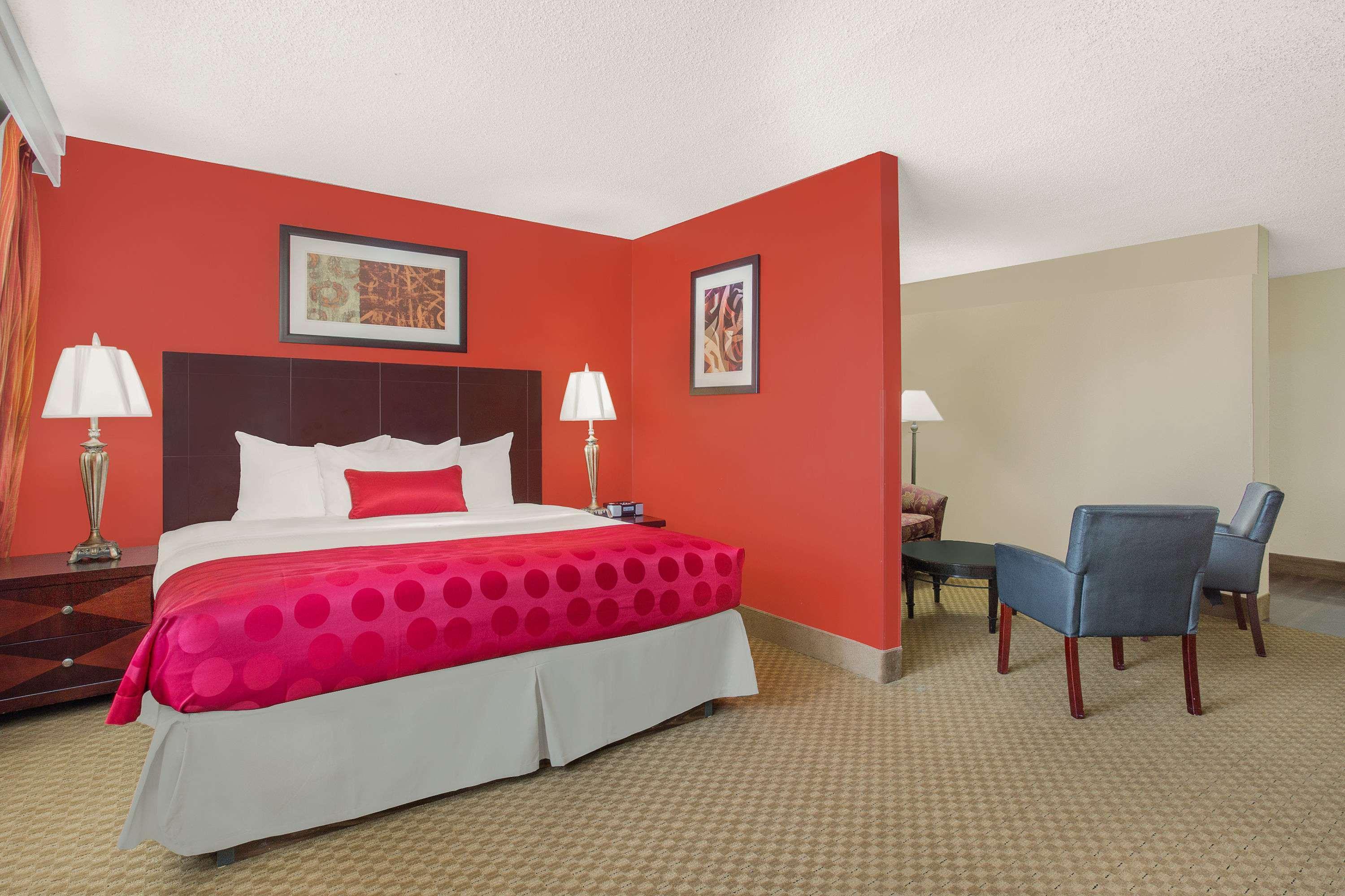 Ramada Plaza By Wyndham Fayetteville Fort Bragg Area מראה חיצוני תמונה