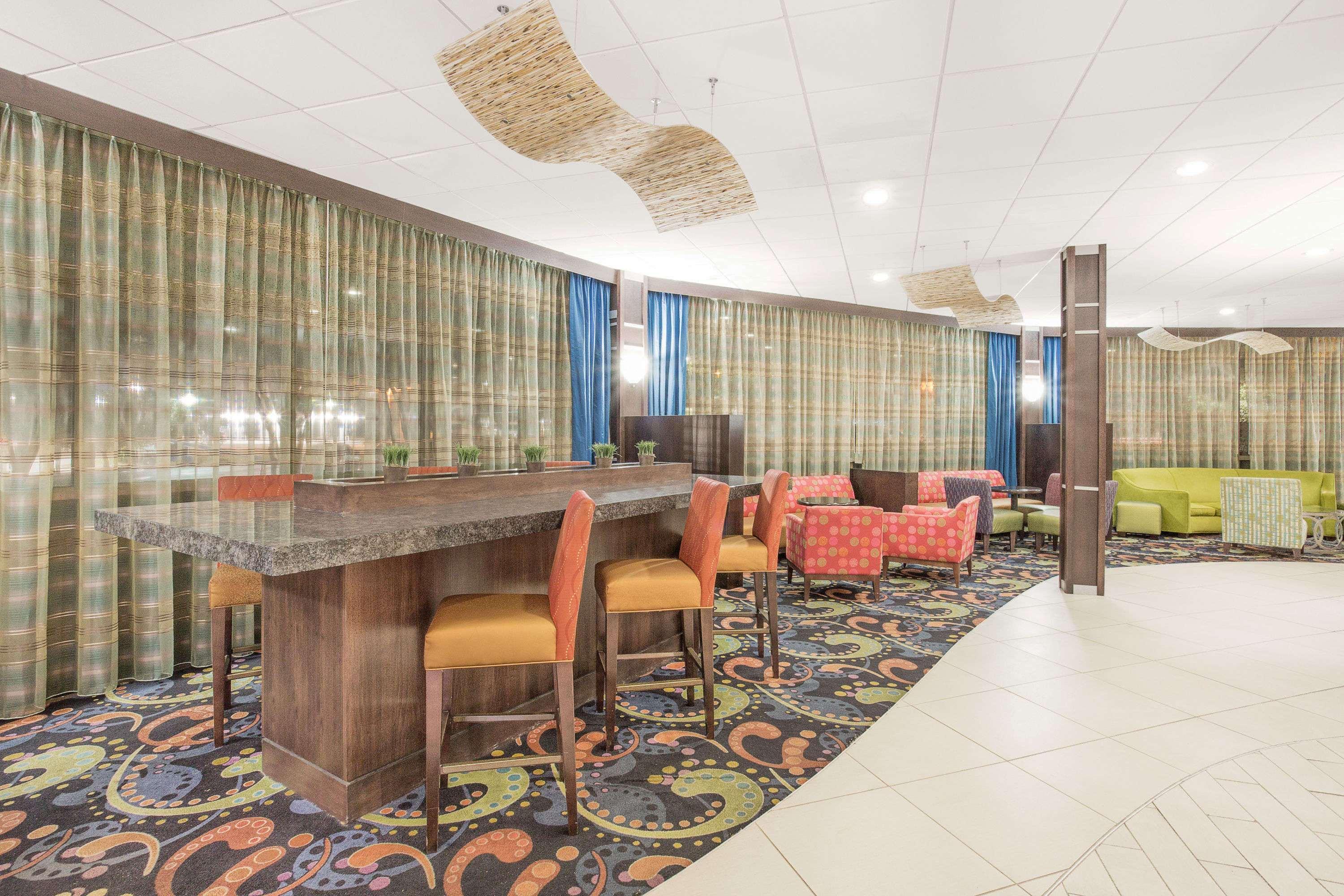 Ramada Plaza By Wyndham Fayetteville Fort Bragg Area מראה חיצוני תמונה