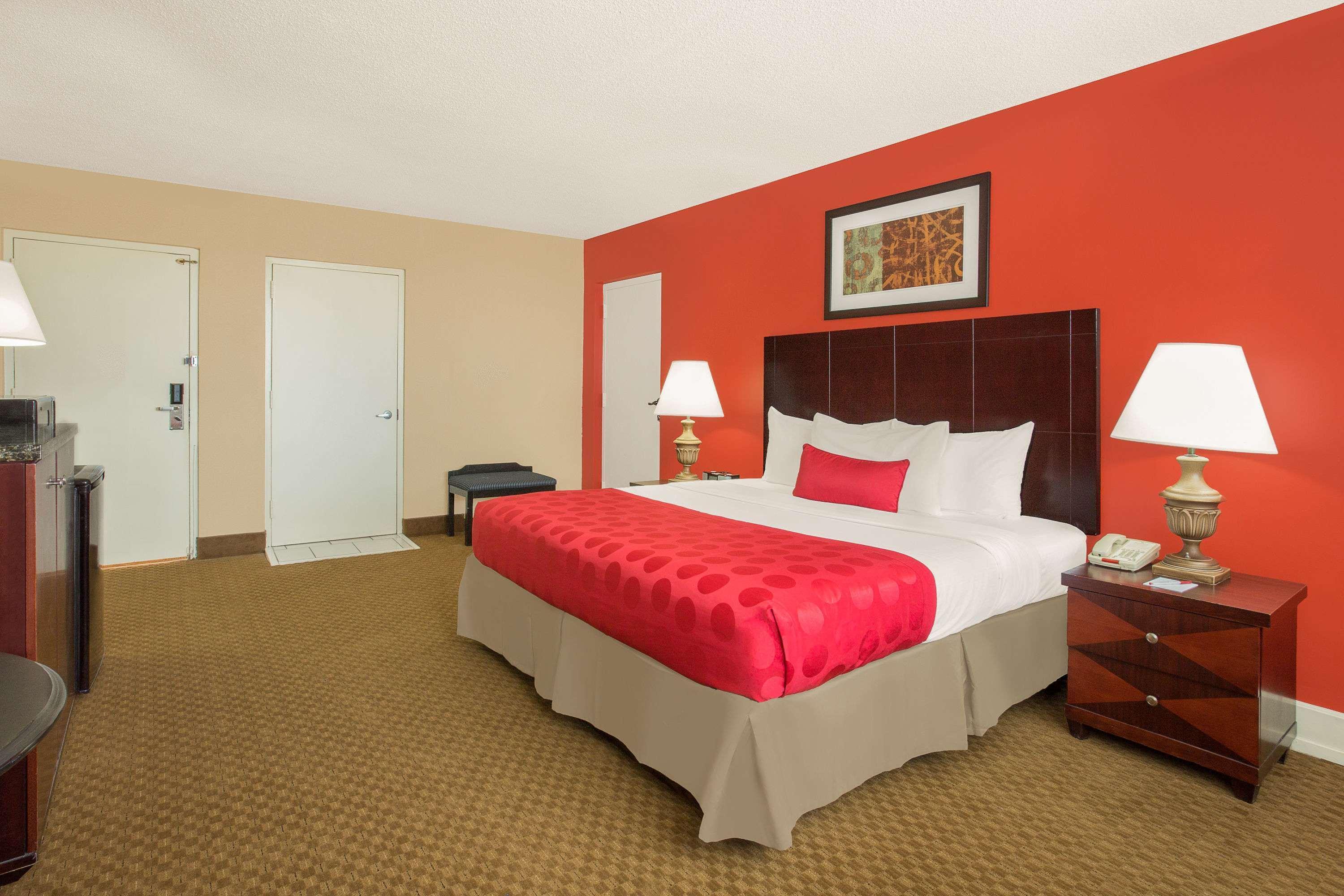 Ramada Plaza By Wyndham Fayetteville Fort Bragg Area מראה חיצוני תמונה
