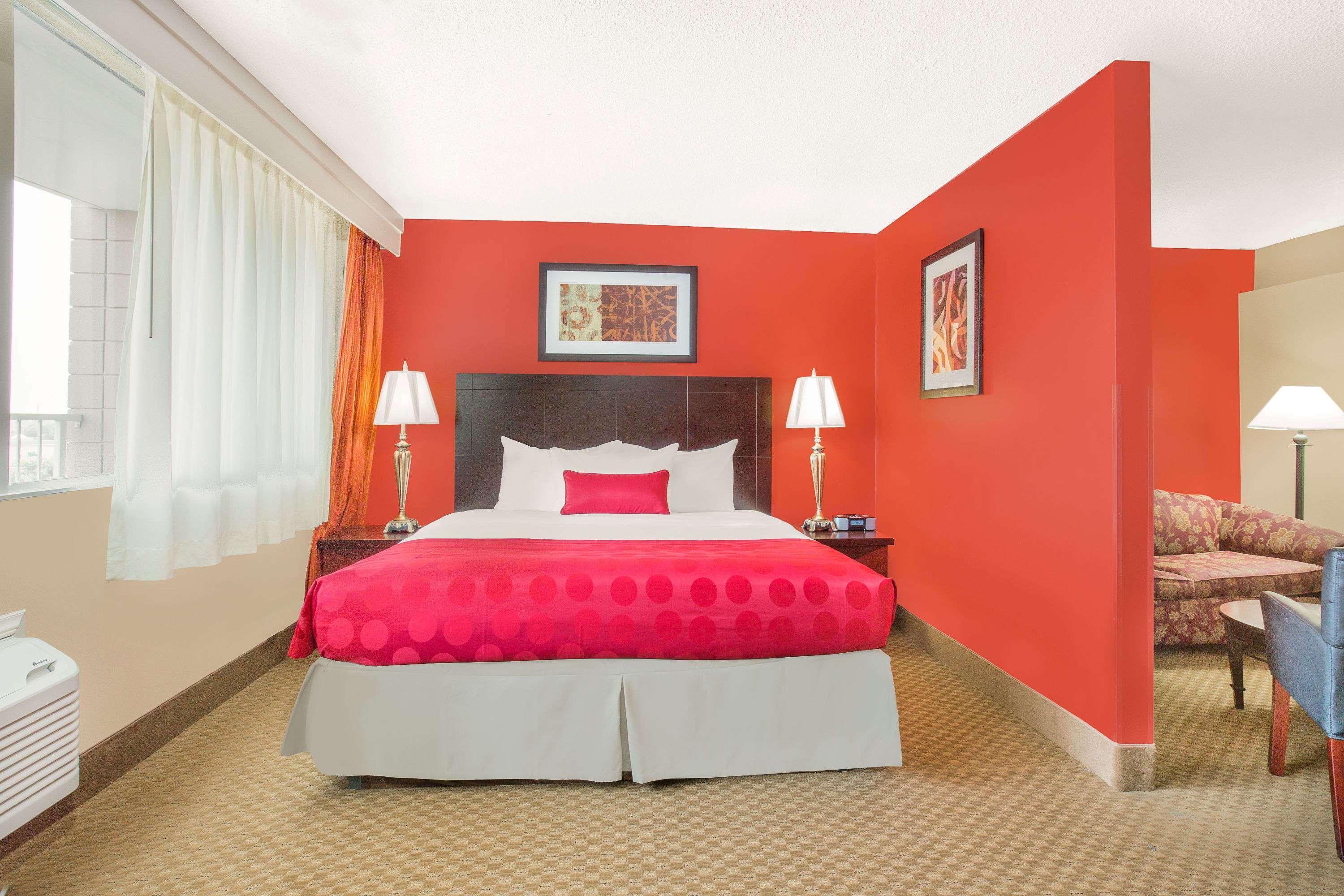 Ramada Plaza By Wyndham Fayetteville Fort Bragg Area מראה חיצוני תמונה